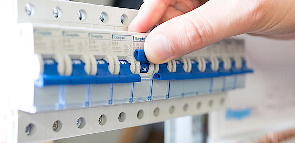 Schalt­schrank­bau bei Elektrotechnik Gumpp in Buttenwiesen