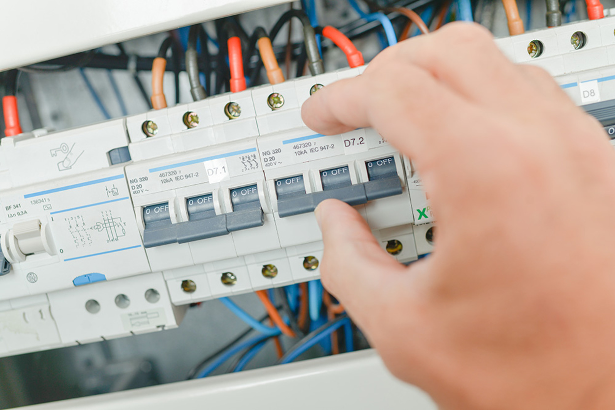Schalt­schrank­bau bei Elektrotechnik Gumpp in Buttenwiesen